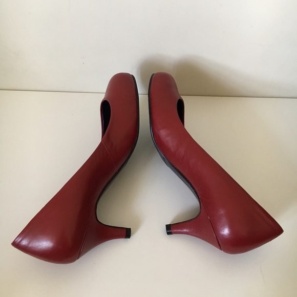 *LAST CHANCE* NWT CHROMATICgallerie Red Heels - Picture 6 of 8